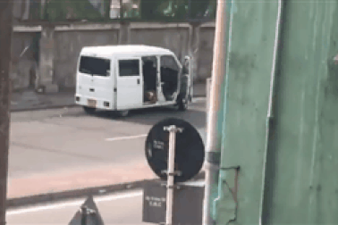 Khoảnh khắc ô tô phát nổ khi cảnh sát Sri Lanka gỡ bom