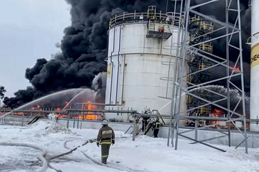 Ukraine tập kích 12 nhà máy lọc dầu của Nga