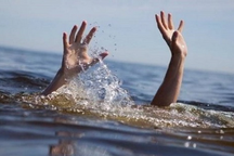 Trượt chân ngã xuống hồ, hai nữ sinh tử vong