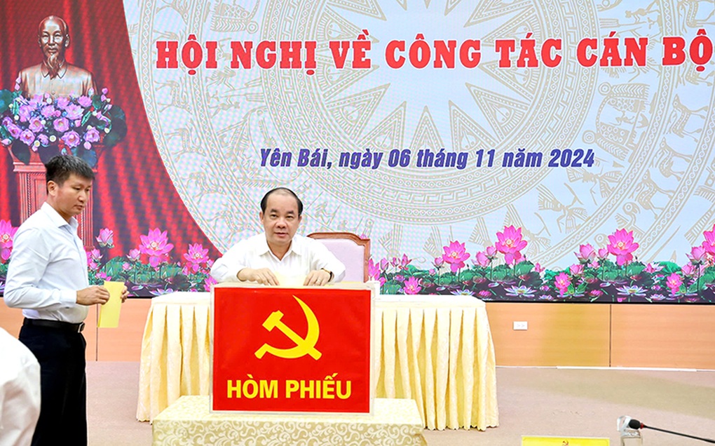 Ông Trần Huy Tuấn được bầu làm Bí thư Tỉnh ủy Yên Bái - 1 Ông Trần Huy Tuấn được bầu làm Bí thư Tỉnh ủy Yên Bái - 1