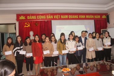 35 sinh viên nghèo vượt khó trường ĐH Thủ Đô Hà Nội nhận học bổng