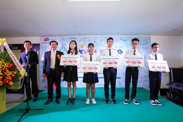 Trường FPT Đà Nẵng trao học bổng trị giá lên đến gần 3 tỷ đồng