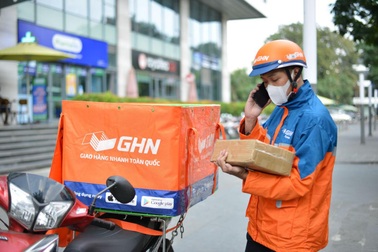 Sàn TMĐT nỗ lực tháo gỡ khó khăn trong khâu giao vận mùa giãn cách