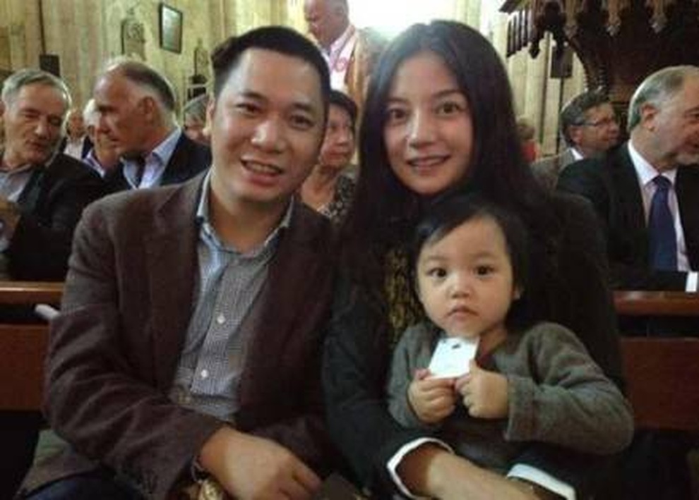 Chồng Triệu Vy bị chủ nợ kiện, đứng trước nguy cơ phá sản - 1 Chồng Triệu Vy bị chủ nợ kiện, đứng trước nguy cơ phá sản - 1
