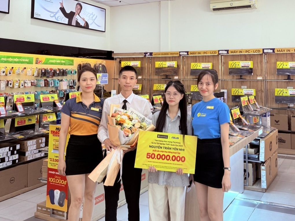 Thế Giới Di Động vinh danh thủ khoa bằng học bổng 50 triệu đồng, bao gồm laptop AI - 2 Thế Giới Di Động vinh danh thủ khoa bằng học bổng 50 triệu đồng, bao gồm laptop AI - 2