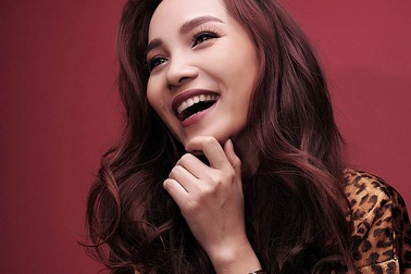 Nhạc sĩ Trương Lê Sơn “cho phép” bà xã Hoàng Lê Vi thành “gái hư”