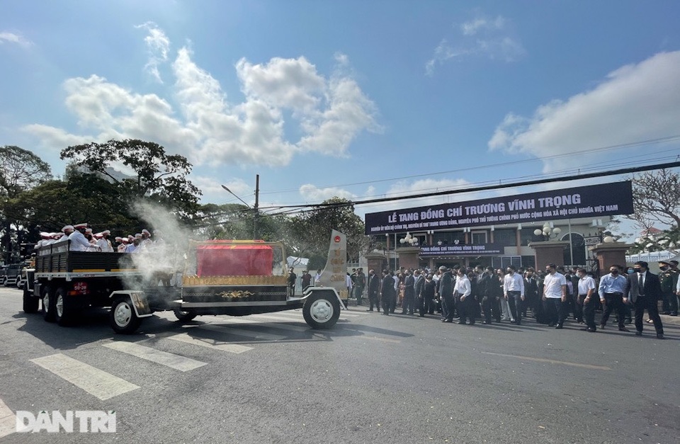 Nguyên Phó Thủ tướng Trương Vĩnh Trọng về nơi an nghỉ cuối cùng - 9 Nguyên Phó Thủ tướng Trương Vĩnh Trọng về nơi an nghỉ cuối cùng - 9