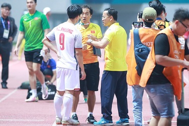 Vì sao Công Phượng bị nhắc nhở sau trận thắng Olympic Nepal?