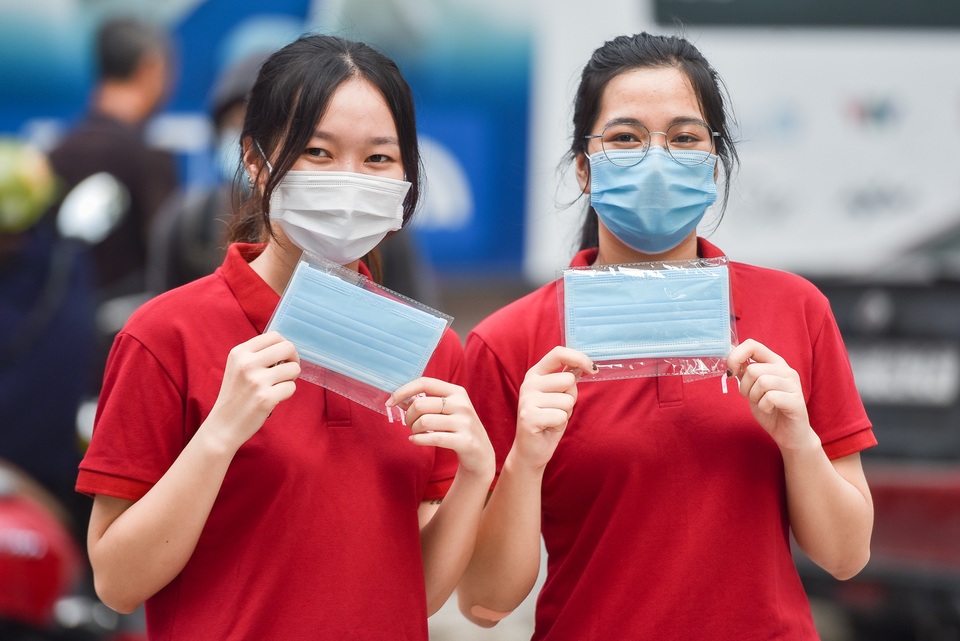 Sau ATM gạo, Hà Nội xuất hiện ATM khẩu trang đầu tiên - 16 Sau ATM gạo, Hà Nội xuất hiện ATM khẩu trang đầu tiên - 16