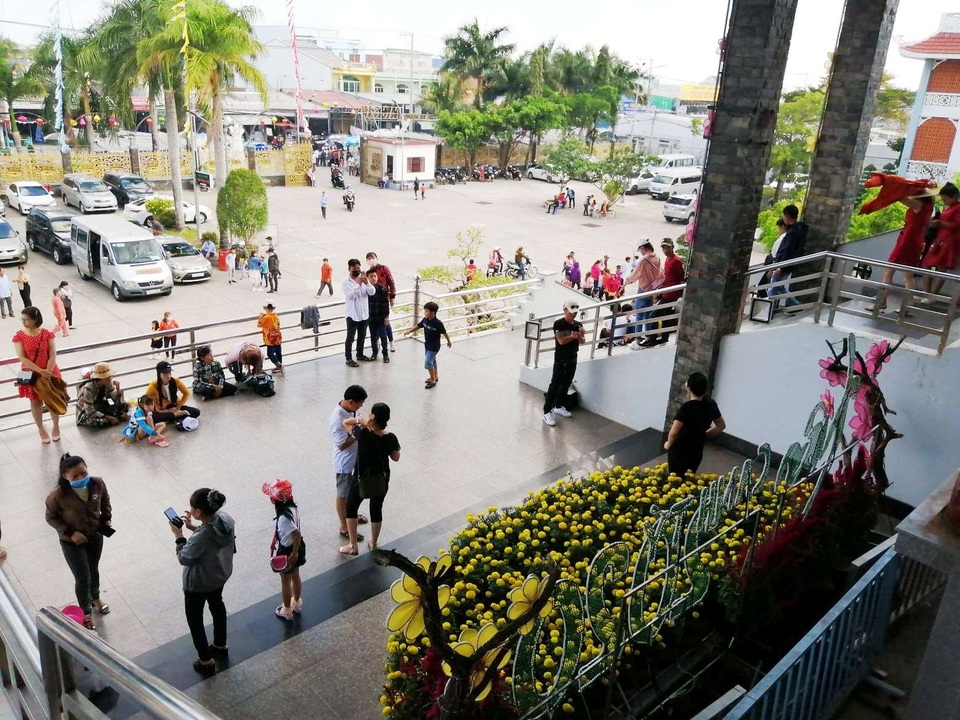 Bạc Liêu: Du khách tấp nập về Thánh đường lớn nhất ĐBSCL ngày đầu năm - 4 Bạc Liêu: Du khách tấp nập về Thánh đường lớn nhất ĐBSCL ngày đầu năm - 4