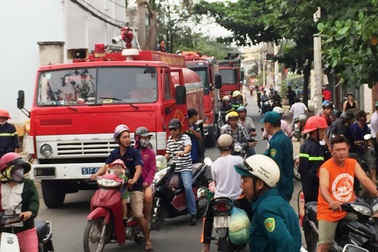 6 xe chuyên dụng, gần 100 người chữa cháy… bãi rác
