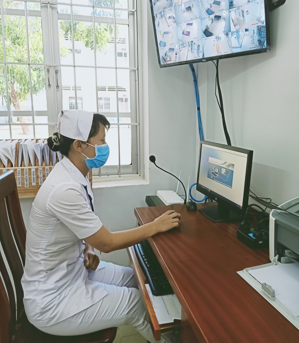 Hy sinh thầm lặng của nữ điều dưỡng 30 tuổi chăm sóc bệnh nhân Covid-19 - 2 Hy sinh thầm lặng của nữ điều dưỡng 30 tuổi chăm sóc bệnh nhân Covid-19 - 2