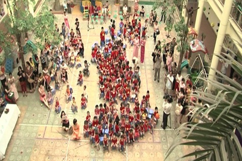 Cô trò trường mầm non ủng hộ ngư dân bám biển