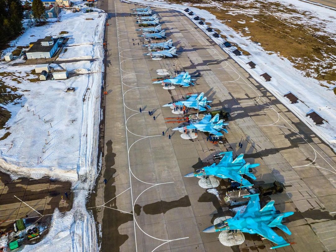 Ukraine tập kích căn cứ Su-34 và MiG-31 của Nga, gây cháy nổ dữ dội - 1