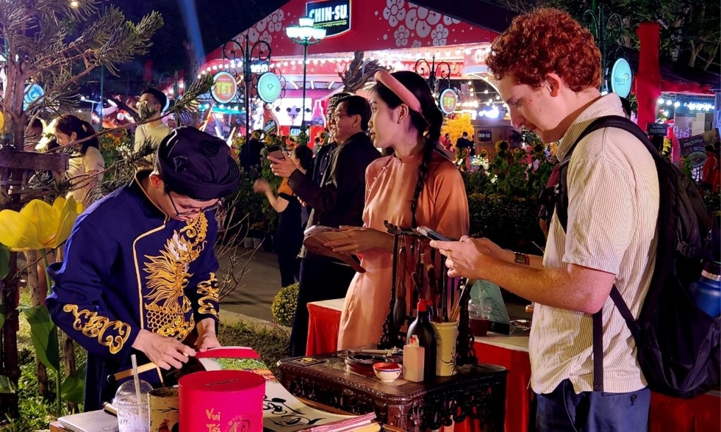 Lễ hội Tết Việt 2024 đón 90.000 lượt khách tham quan, trải nghiệm - 6 Lễ hội Tết Việt 2024 đón 90.000 lượt khách tham quan, trải nghiệm - 6