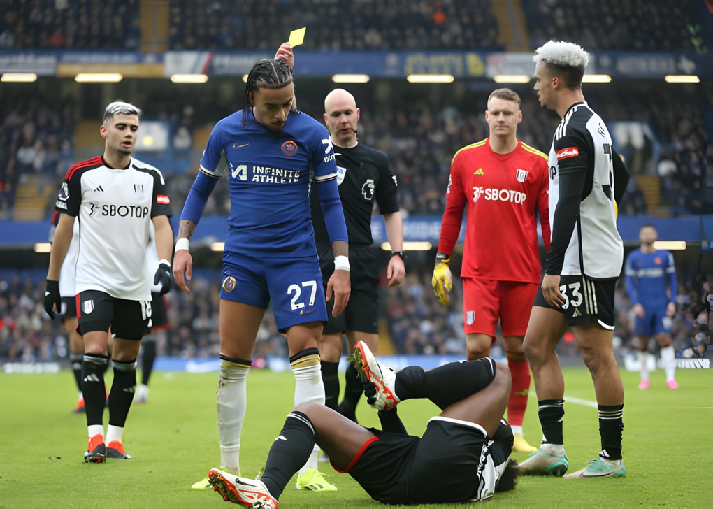 Chelsea chiếm vị trí của Man Utd sau chiến thắng đầy tranh cãi - 2 Chelsea chiếm vị trí của Man Utd sau chiến thắng đầy tranh cãi - 2
