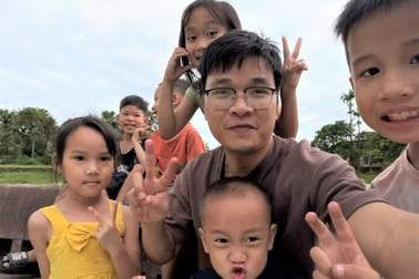 Chuyện về "chú Tuấn" và những đứa trẻ ngoan răm rắp