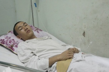 Thưởng “nóng” 2 người tham gia truy bắt kẻ cướp tiệm vàng