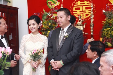 Cô dâu Phạm Quỳnh Anh rạng ngời trong ngày lên xe hoa