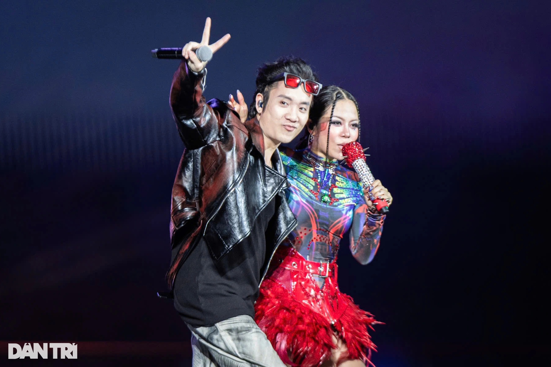 Ông hoàng Kpop PSY trình diễn Gangnam Style ở TPHCM, 10.000 người bùng nổ - 12 Ông hoàng Kpop PSY trình diễn Gangnam Style ở TPHCM, 10.000 người bùng nổ - 12