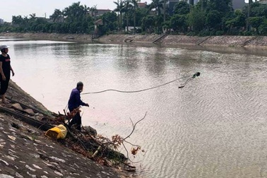 Tìm thấy thi thể người đàn ông bơi nhiều lần qua sông để… tự tử