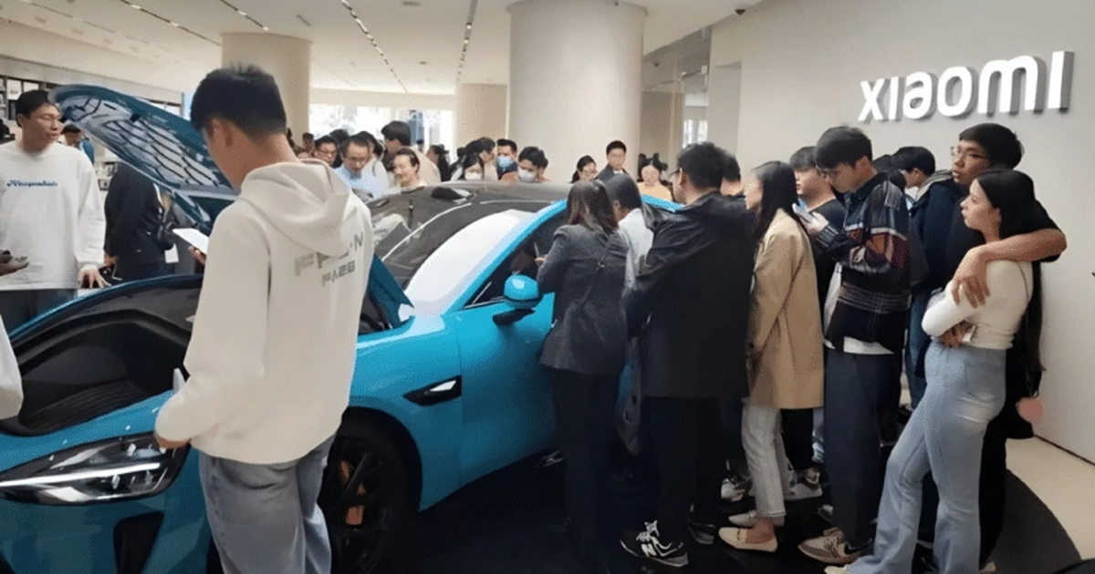 View - Khách xếp hàng tới 3 giờ sáng lái thử Xiaomi SU7, xe 2024 đã được mua hết | Báo Dân trí