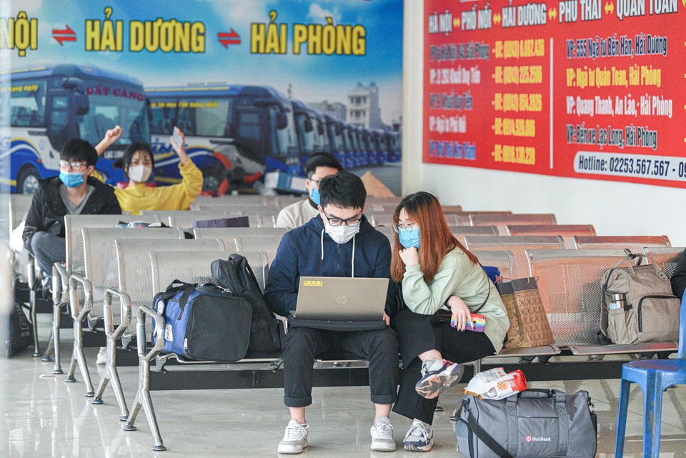 Tránh Covid-19, sinh viên thu dọn đồ đạc về quê nghỉ Tết sớm - 11 Tránh Covid-19, sinh viên thu dọn đồ đạc về quê nghỉ Tết sớm - 11
