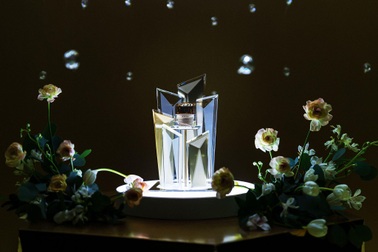 Kem nền mới của Clé de Peau Beauté - lựa chọn của phụ nữ thành đạt