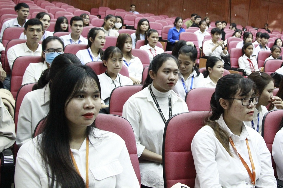 155 học sinh, sinh viên các dân tộc tại Đắk Lắk nhận học bổng Vừ A Dính - 2 155 học sinh, sinh viên các dân tộc tại Đắk Lắk nhận học bổng Vừ A Dính - 2