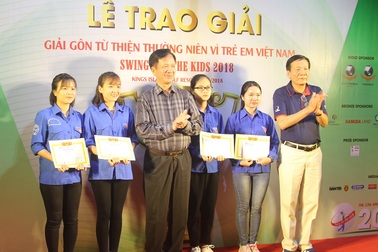 Hơn 1,8 tỷ đồng học bổng huy động được từ giải Golf Vì trẻ em Việt Nam 2018