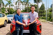 Cách VinFast Limo Green chinh phục tài xế dịch vụ và khách hàng gia đình