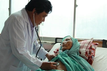 Cứu sống cụ bà 90 tuổi bị xuất huyết tiêu hóa ồ ạt