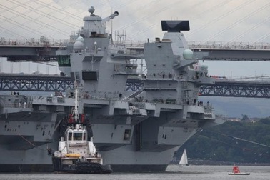 Lộ điểm yếu "chết người" của tàu sân bay lớn chưa từng có của Anh