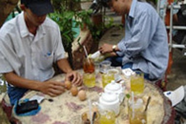 Những trò lừa quanh “quả trứng dựng đứng”  