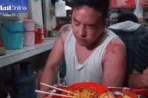 "Mỳ tử thần" khiến thực khách "bị điếc" tạm thời trong vài phút