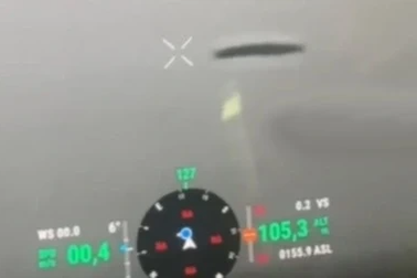 Binh sĩ Ukraine phát hiện vật thể hình đĩa bí ẩn bay trên chiến trường