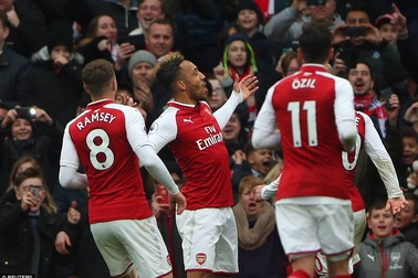 Arsenal 3-0 Stoke City: Những phút cuối rực rỡ