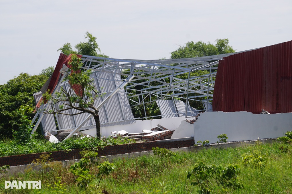 Nhà nghỉ, quán karaoke mọc trên đất nông nghiệp: Tháo dỡ một số công trình - 5 Nhà nghỉ, quán karaoke mọc trên đất nông nghiệp: Tháo dỡ một số công trình - 5