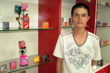 Người trẻ kinh doanh đồ “nhạy cảm”