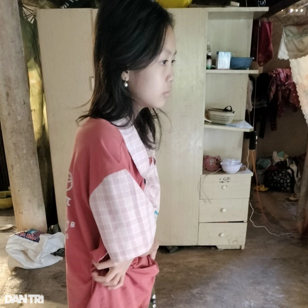 Nữ sinh lớp 5 mắc bệnh tim nặng không có tiền đi viện - 3 Nữ sinh lớp 5 mắc bệnh tim nặng không có tiền đi viện - 3