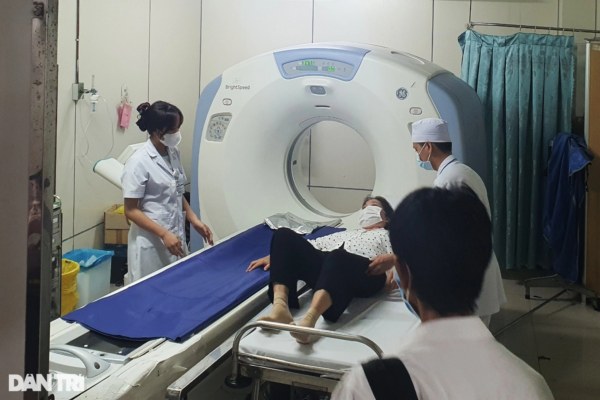 Dự thảo chi trả tiền thuốc tự mua: Giám đốc Bệnh viện Chợ Rẫy nói rất khó - 4 Dự thảo chi trả tiền thuốc tự mua: Giám đốc Bệnh viện Chợ Rẫy nói rất khó - 4