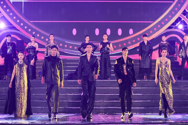 Dàn Nam vương, Hoa hậu trình diễn tại Festival Biển Nha Trang 2023