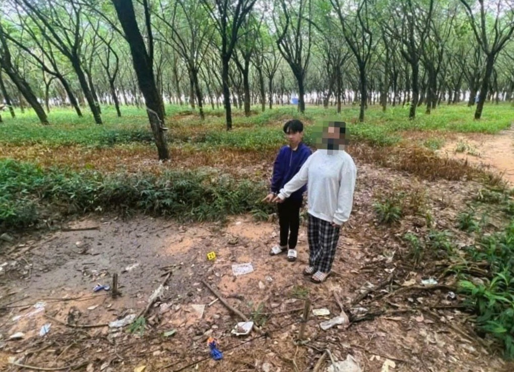 Thanh niên bị bắt vì yêu bé gái 12 tuổi trong rừng cao su ở Đồng Nai - 1 Thanh niên bị bắt vì yêu bé gái 12 tuổi trong rừng cao su ở Đồng Nai - 1