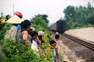 Vượt đường sắt, 2 nữ sinh chết thảm