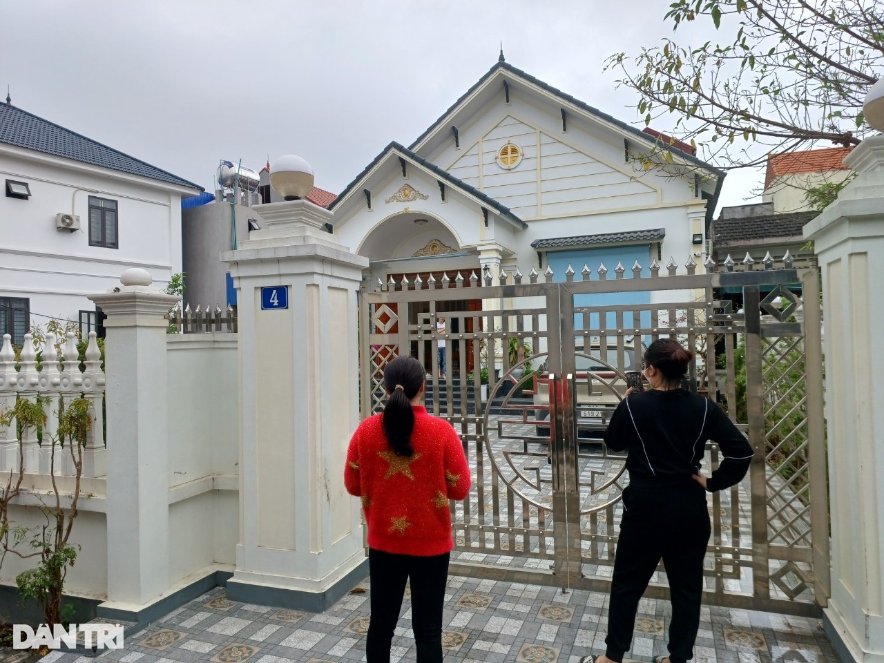 Bài 1: Cô đồng đúng nhận, sai cãi nhận tiền làm lễ để... chữa ung thư? - 1 Bài 1: Cô đồng đúng nhận, sai cãi nhận tiền làm lễ để... chữa ung thư? - 1