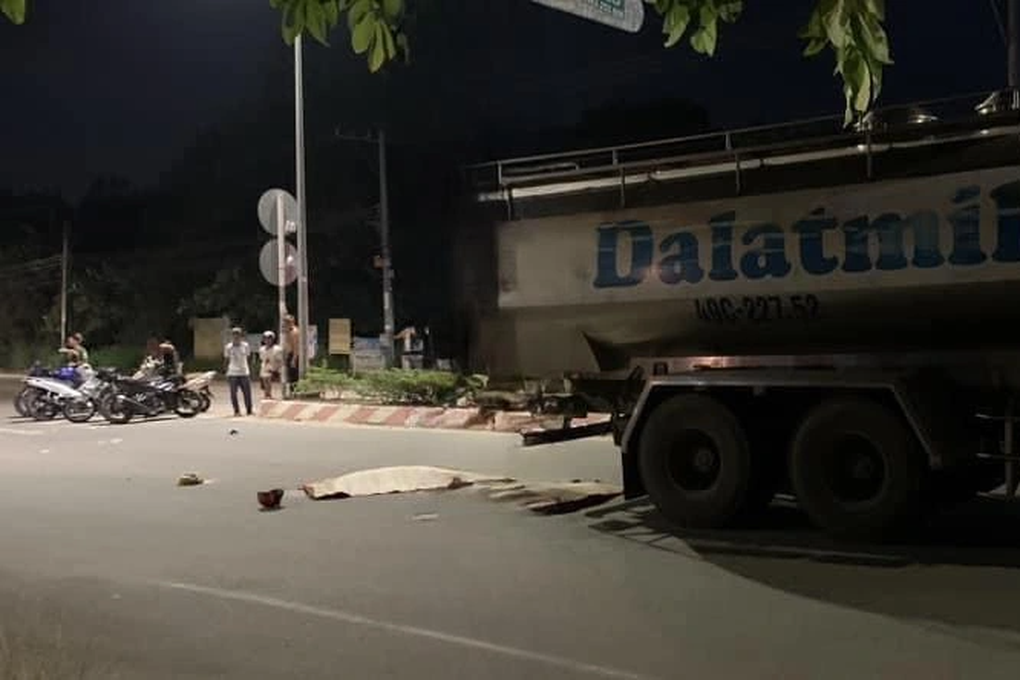 Hai phụ nữ bị xe bồn cán tử vong khi đi làm ca đêm - 1