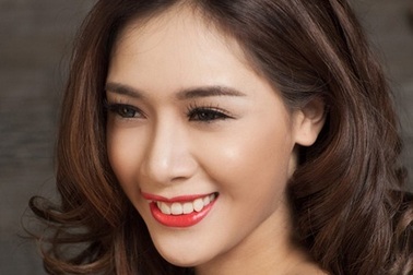 Hà Min quyến rũ với làn da không tỳ vết