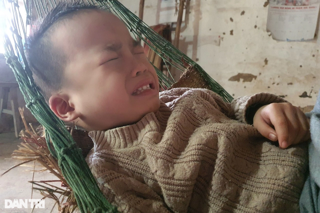 Bé trai sinh non mắc bại não, người mẹ chỉ biết ôm con ngồi khóc - 6 Bé trai sinh non mắc bại não, người mẹ chỉ biết ôm con ngồi khóc - 6