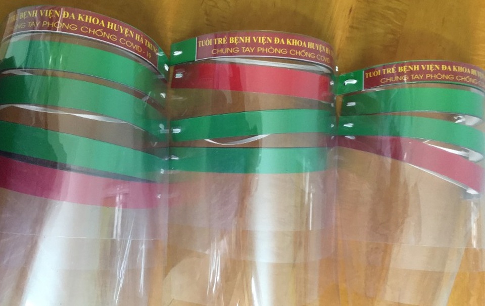 Thanh niên ngành y tế tự chế mặt nạ ngăn giọt bắn phòng, chống Covid-19 - 1 Thanh niên ngành y tế tự chế mặt nạ ngăn giọt bắn phòng, chống Covid-19 - 1