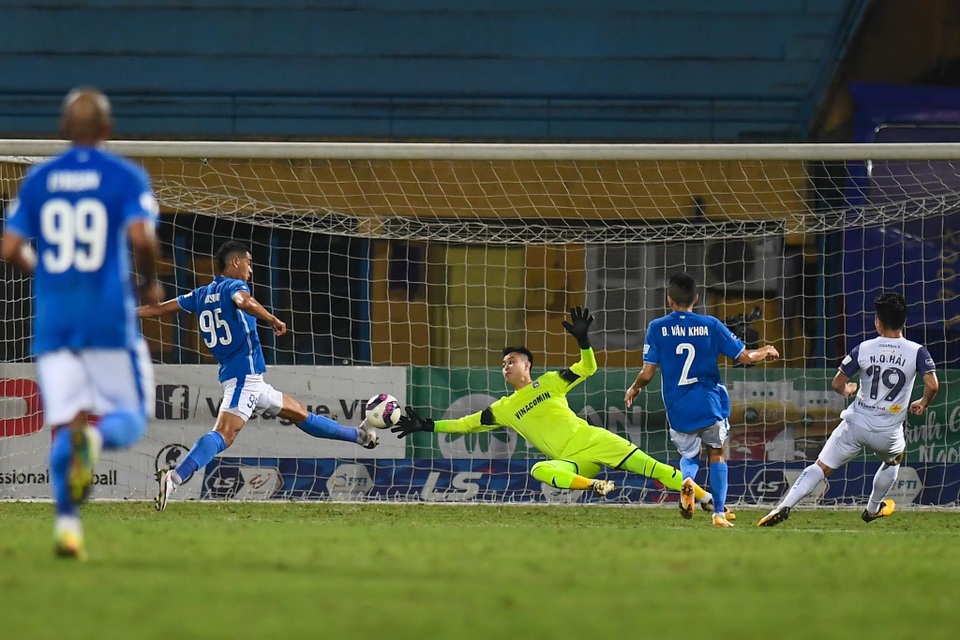 CLB Hà Nội 4-0 Than Quảng Ninh: Quang Hải rực sáng - 17 CLB Hà Nội 4-0 Than Quảng Ninh: Quang Hải rực sáng - 17